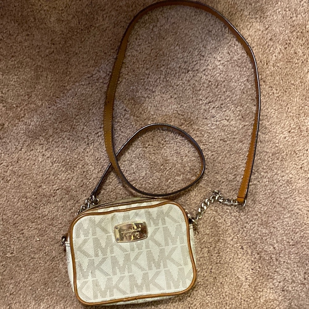 Michael Khors crossbody bag
